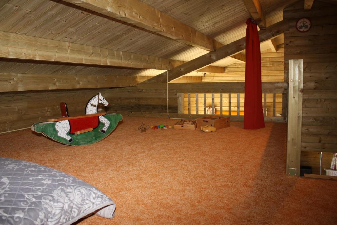 Villa Emilia - Gemütliches kinderfreundliches Blockhaus mit umzäuntem Garten Sint-Annaland Exterior foto