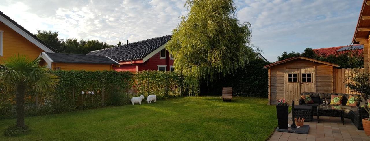 Villa Emilia - Gemütliches kinderfreundliches Blockhaus mit umzäuntem Garten Sint-Annaland Exterior foto