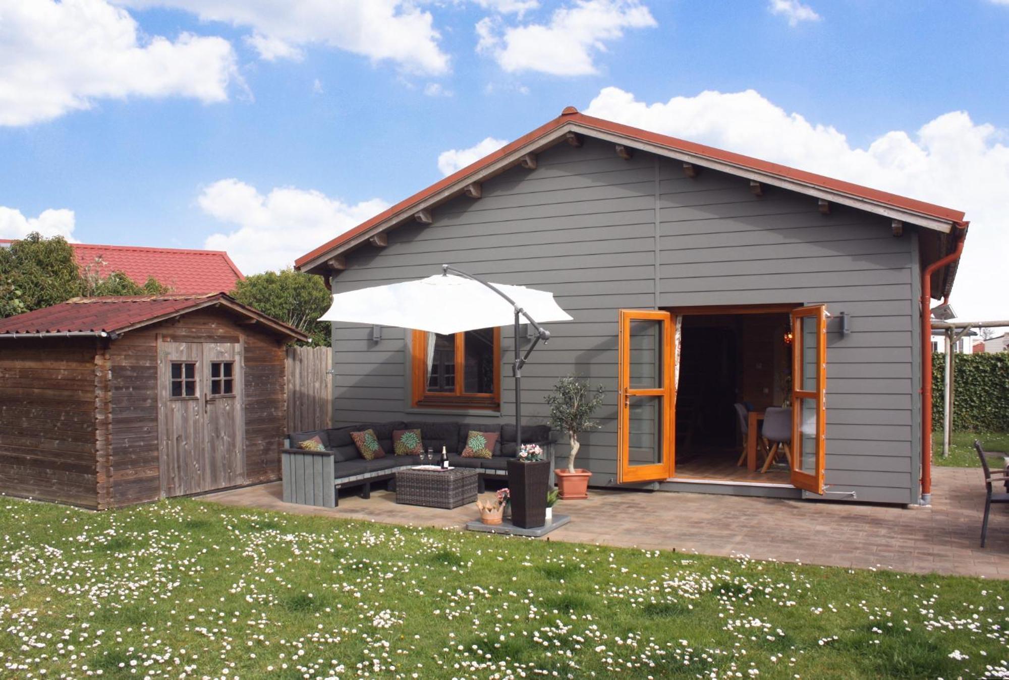 Villa Emilia - Gemütliches kinderfreundliches Blockhaus mit umzäuntem Garten Sint-Annaland Exterior foto